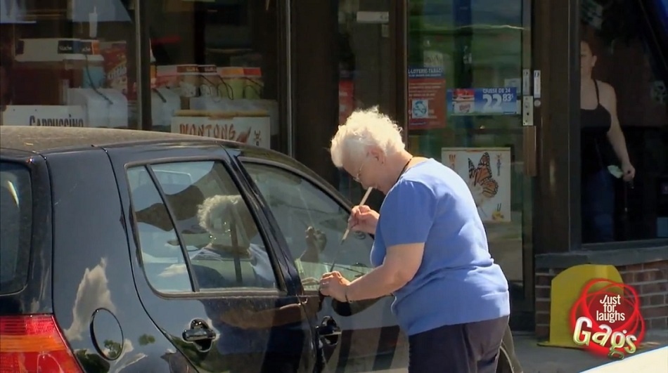 #Video Abuela roba un coche 2