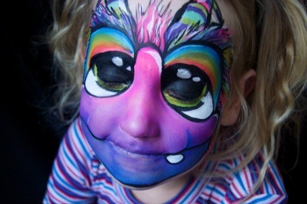 Madre crea arte en las caras de sus hijas 7