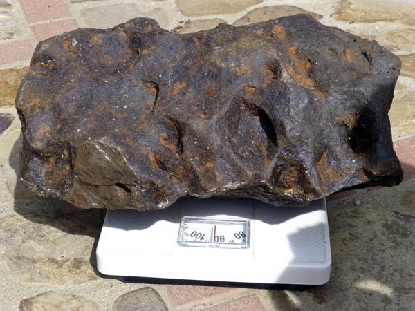 Meteorito de andar por casa: una familia lo guarda durante 30 años sin saberlo 1 Meteorito de andar por casa: una familia lo guarda durante 30 años sin saberlo 2