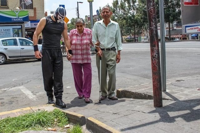 Peatónito, el nuevo superhéroe real que lucha por los derechos de los peatones 3