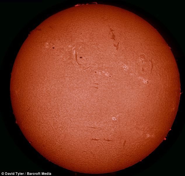 Astrónomo aficionado capta la sonrisa del Sol 6