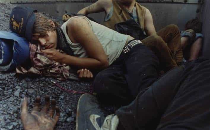 Narra desde dentro la vida de los vagabundos juveniles que viajan como polizones ferroviarios 9