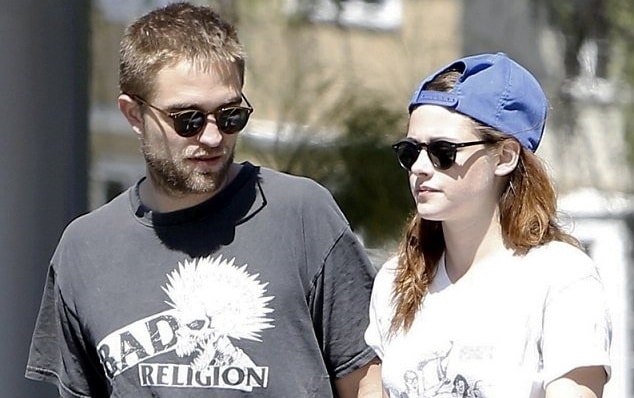 Robert Pattison y Kristen Stewart compran golosinas para pasar la tarde juntos 1 Robert Pattison y Kristen Stewart compran golosinas para pasar la tarde juntos 2