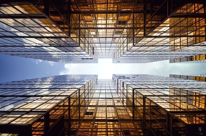 Espectaculares imágenes de edificios en perspectiva vertical 1 Espectaculares imágenes de edificios en perspectiva vertical 2