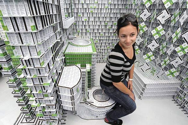Un hotel hecho con más de 200.000 tarjetas llave 4 Un hotel hecho con más de 200.000 tarjetas llave 5