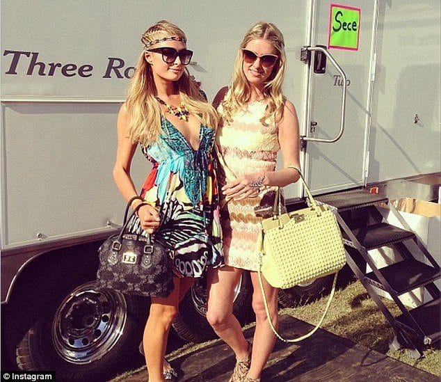 paris-hilton-y-su-novio-river-viiperi-en-el-festival-coachella-4