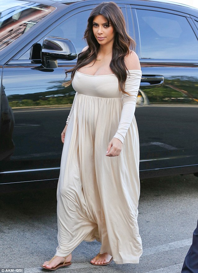 Kim Kardashian se está poniendo enorme 3