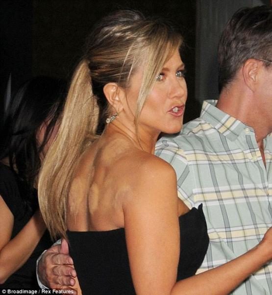 noticiascuriosas Extrañas marcas en la espalda de Jennifer