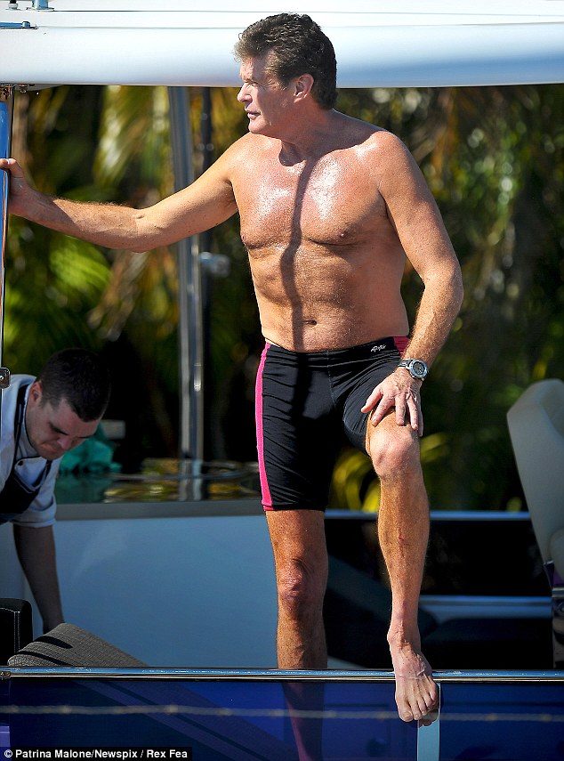 David Hasselhoff no está nada mal para tener 60 años 3 noticiascuriosas David Hasselhoff no está nada mal para tener 60 años