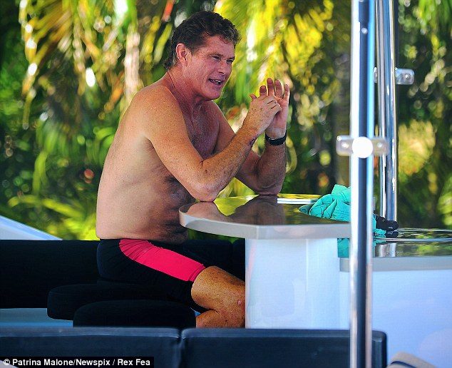 David Hasselhoff no está nada mal para tener 60 años 6 noticiascuriosas David Hasselhoff no está nada mal para tener 60 años