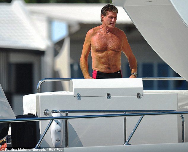 David Hasselhoff no está nada mal para tener 60 años 4 noticiascuriosas David Hasselhoff no está nada mal para tener 60 años