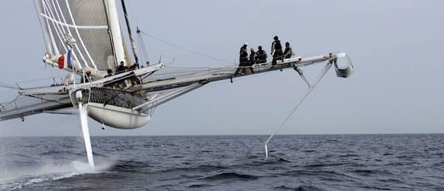 L’Hydroptère: el velero más rápido del mundo no surca el mar sino vuela 4