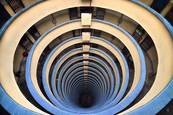 Espectaculares imágenes de edificios en perspectiva vertical 8 Espectaculares imágenes de edificios en perspectiva vertical 9