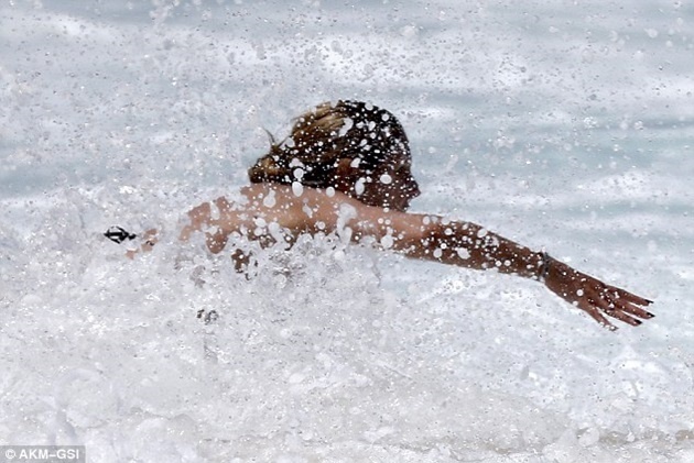 Fotos impactantes: Heidi Klum salva a su hijo y a dos niñeras de morir ahogados en Hawai 5