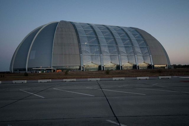 Isla tropical dentro de una cúpula y rodeada de nieve 20