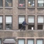 Un limpiador de ventanas valiente en Manhattan. ¿O un loco temerario? 14
