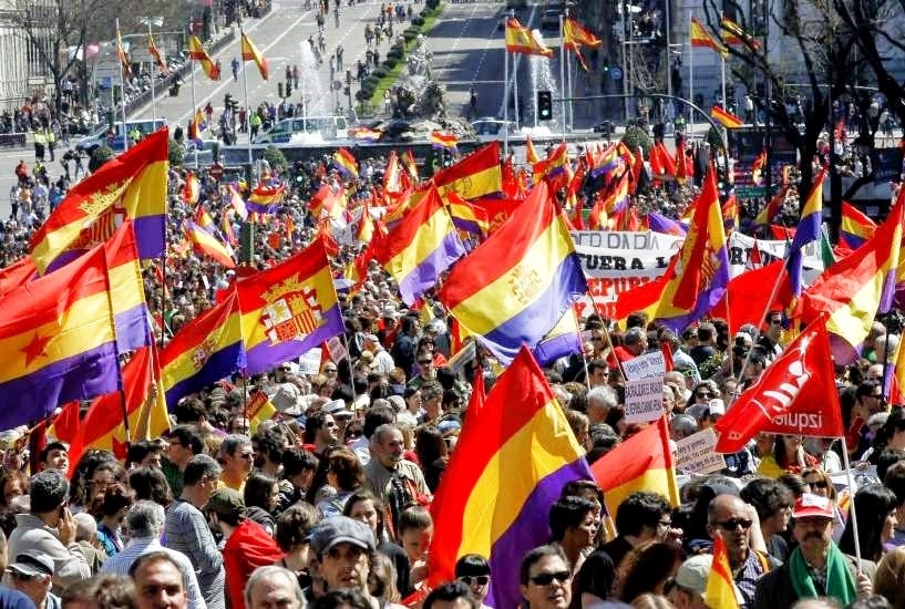 #Video Miles de españoles piden la instauración de la III República Española #Video Miles de españoles piden la instauración de la III República Española 1