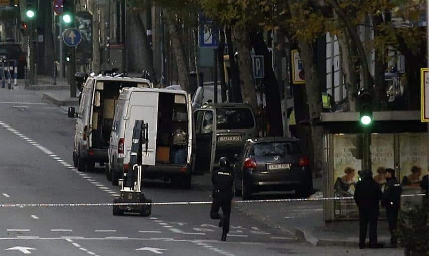 Un desempleado de Teruel estrella un coche con bombonas de butano en la sede del PP Génova 13 3