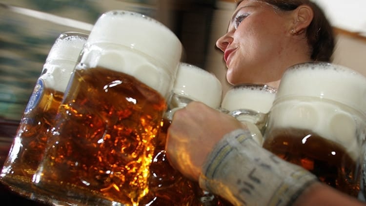El consumo de cerveza ayuda a prevenir el Alzheimer y el Parkinson El consumo de cerveza ayuda a prevenir el Alzheimer y el Parkinson 1