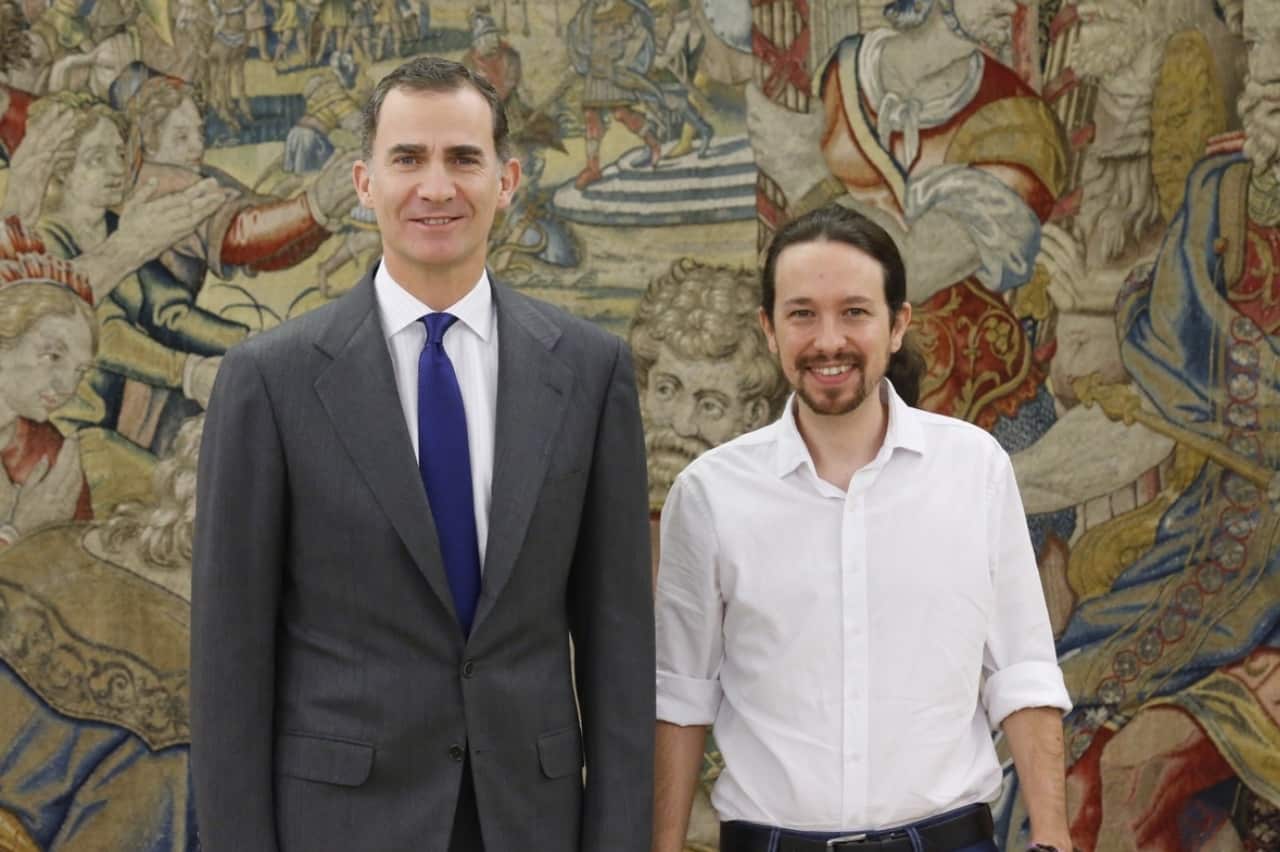 Felipe VI Rey de España junto al lider de Podemos Pablo Iglesias
