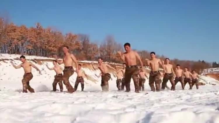 #Video Así se entrenan los soldados chinos a 30 grados bajo cero 5