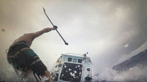 Chris Bertish el hombre que cruzó el océano Atlántico solo con un remo y una tabla 7 Chris Bertish tuvo que sortear las malas condiciones del tiempo y de la marea alta en el Océano Atlántico.