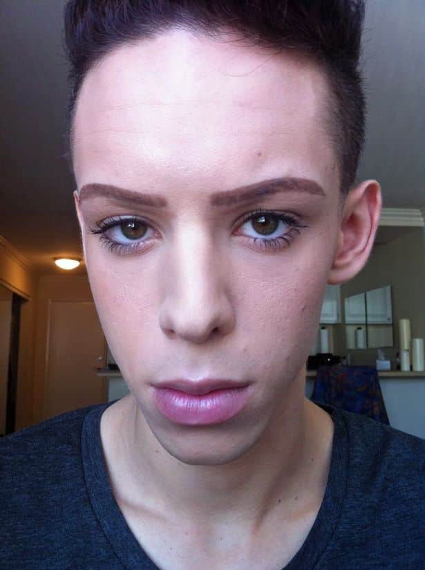 Vinny Ohh el joven que se sometio a cien cirugías para convertirse en un "alienígena asexual"