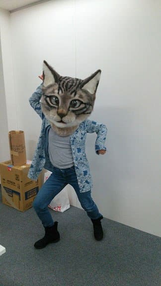 Por fin crean una máscara de la cabeza de gato gigante 10 Por fin crean una máscara de la cabeza de gato gigante
