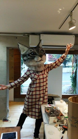 Por fin crean una máscara de la cabeza de gato gigante 11 Por fin crean una máscara de la cabeza de gato gigante