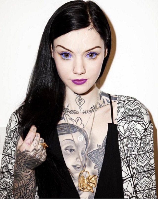 Grace Neutral la chica que se cree una extraterrestre