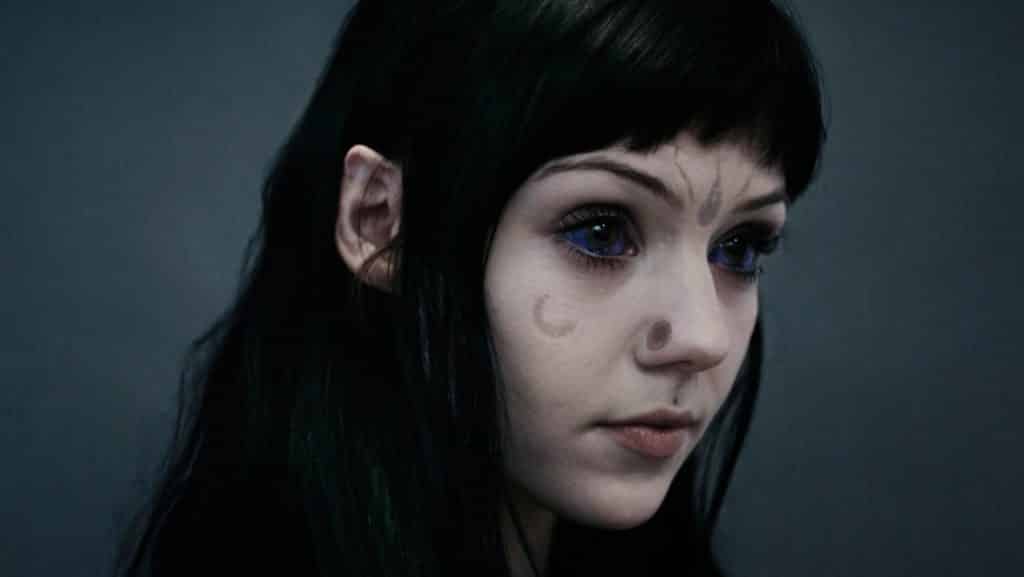 Grace Neutral la chica que se cree una extraterrestre 1