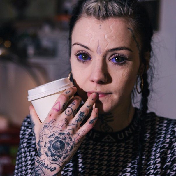 Grace Neutral la chica que se cree una extraterrestre