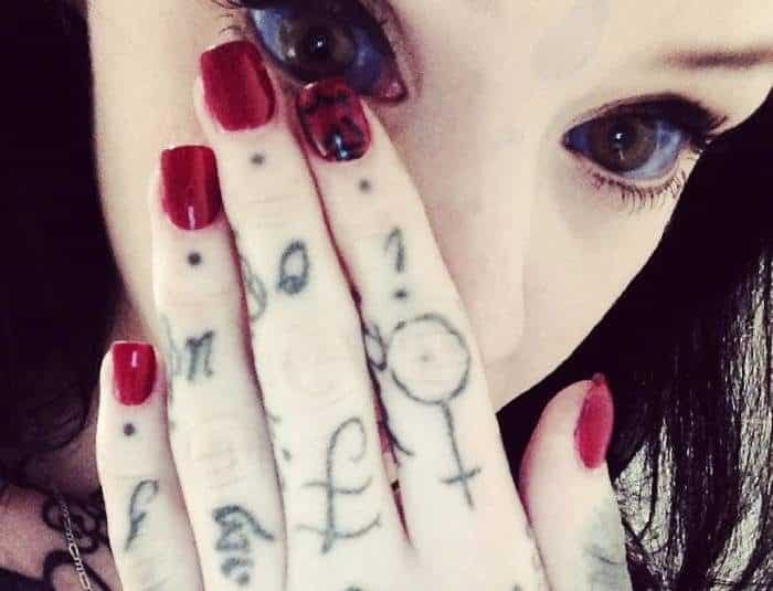 Grace Neutral la chica que se cree una extraterrestre