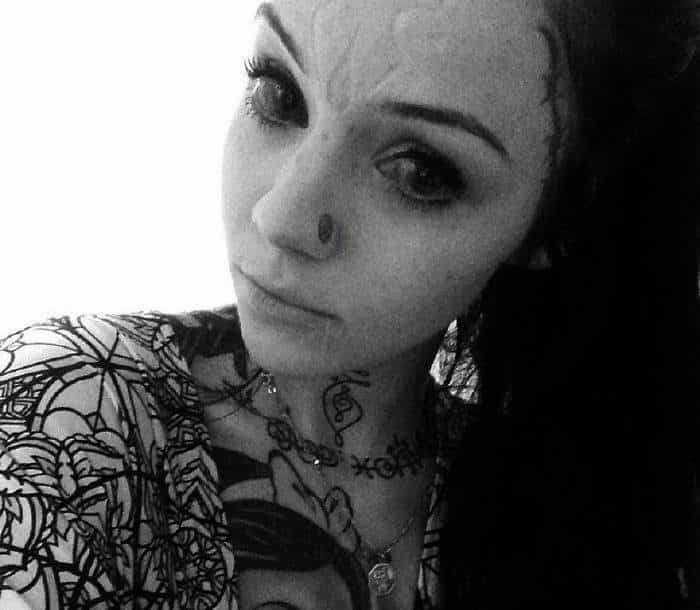 Grace Neutral la chica que se cree una extraterrestre