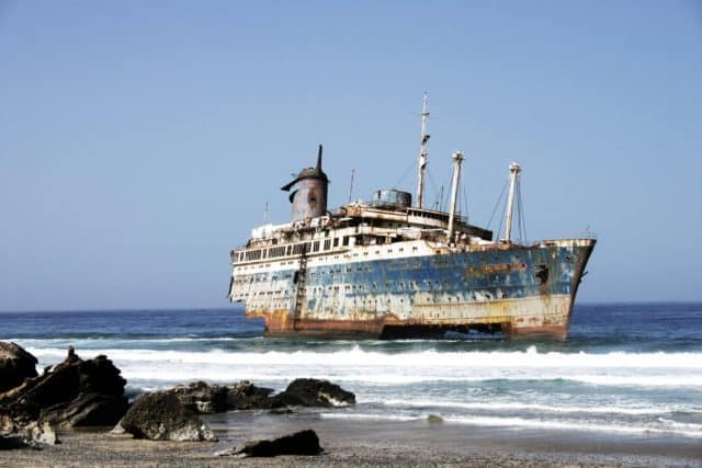 stranded-ship-1560258-e1554805133694-7059984