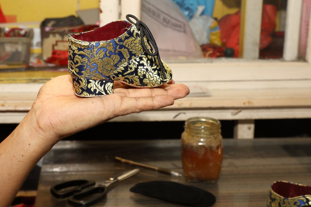 Tradición China: Las Mujeres con los Pies Vendados Tradición China: Las Mujeres con los Pies Vendados 1