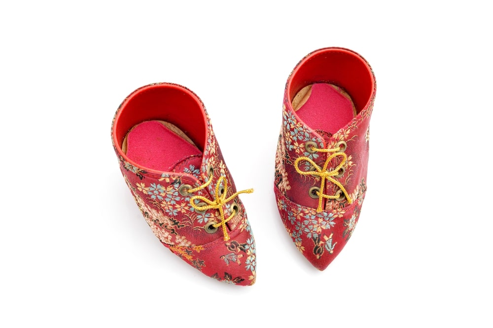 Tradición China: Las Mujeres con los Pies Vendados 1 Tradición China: Las Mujeres con los Pies Vendados 2