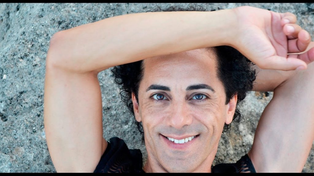 Maloy, actor, escritor y cantante