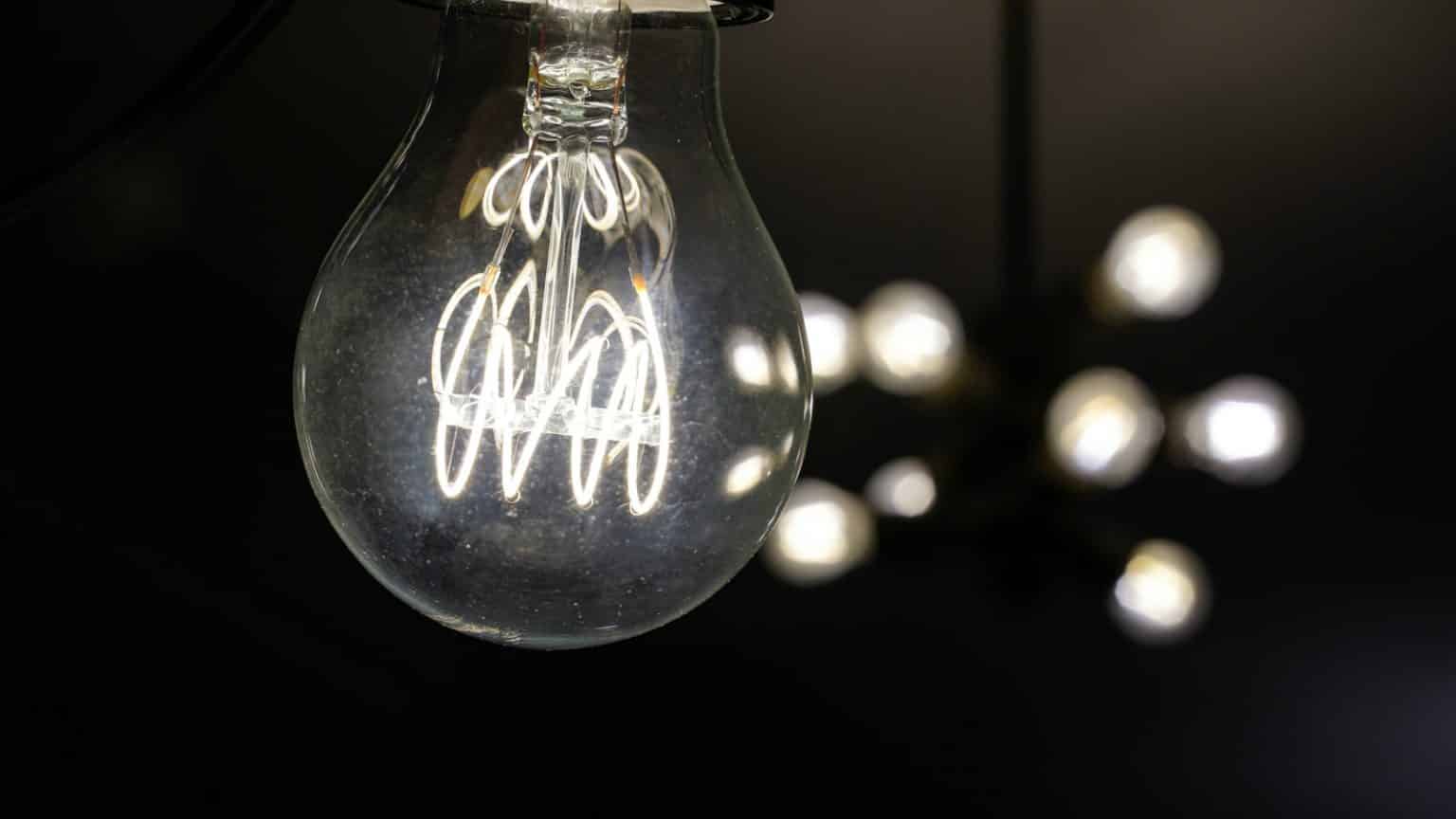 Precio de la luz al alza, te explicamos cómo ahorrar Precio de la luz al alza, te explicamos cómo ahorrar 1