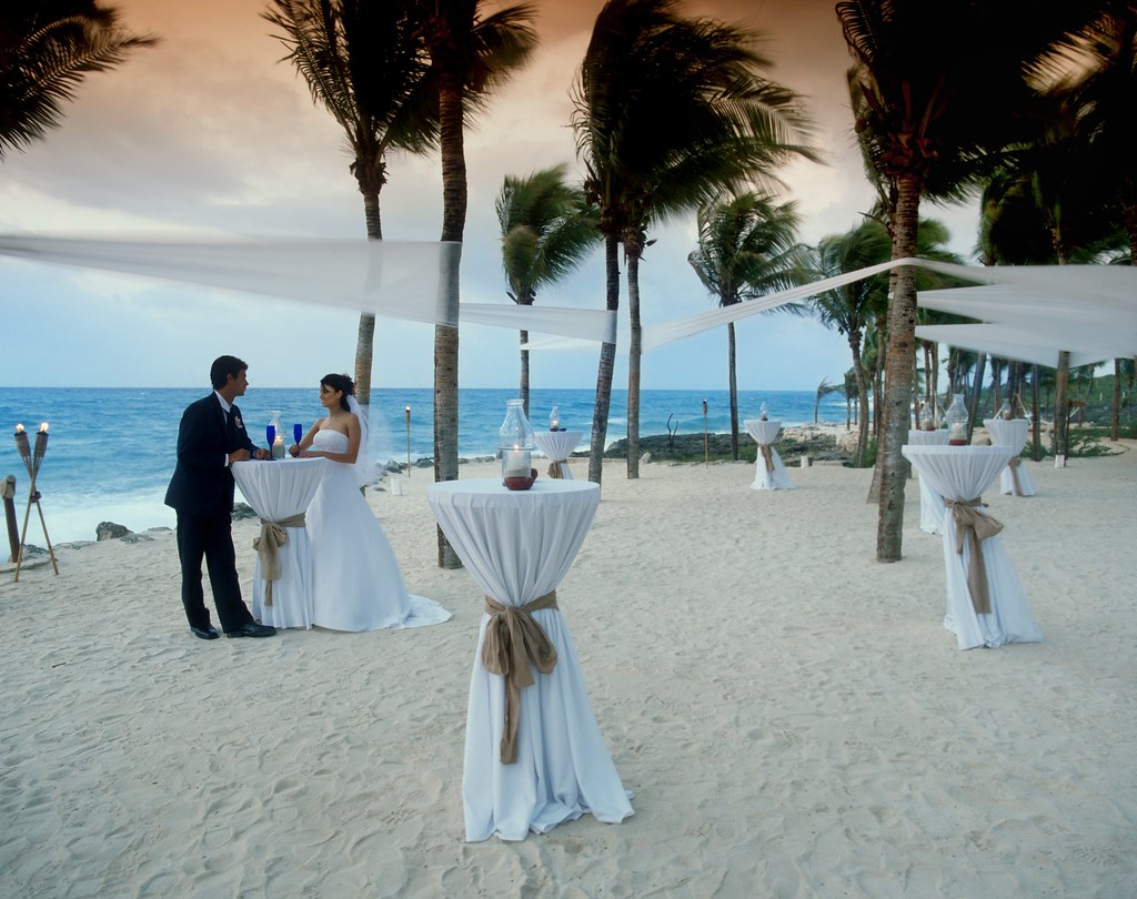 Tradiciones de bodas en México Gorillaz - Clint Eastwood