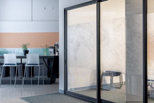 Tipos de Puertas Automáticas en Huelva: Guía Completa Tipos de Puertas Automáticas en Huelva: Guía Completa 1